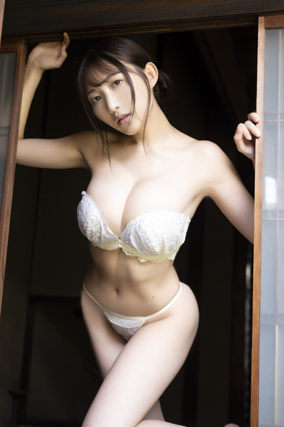 辻りりさ1st写真集 TRIKOT (c)KADOKAWA 撮影：横山マサト