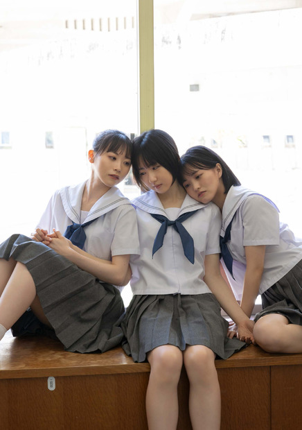 かすみ草とステラ 有岡ちひろ・小柴美羽・比賀ハルが初のグラビア競演！デジタル写真集が本日リリース