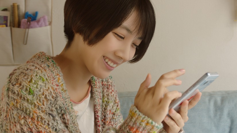 松本さん、高杉君を前にちょっと切ない表情？！その理由は？…au「意識高すぎ！高杉くん」新CM