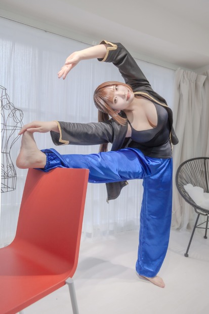 すみれおじさん、伝説級スタントマンによる「アクションフィットネス」に挑戦
