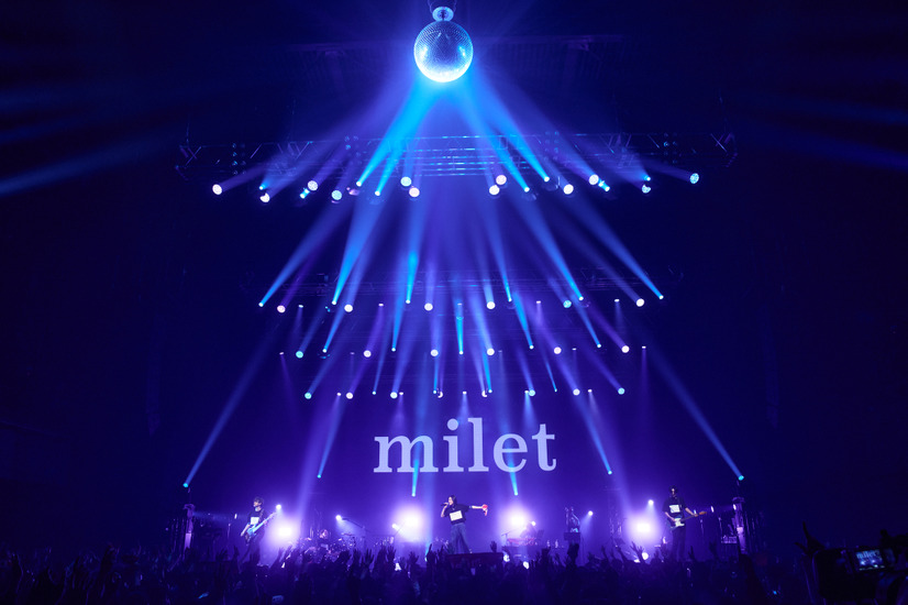 milet、初の海外単独公演2daysに「ビックリしちゃうくらいの盛り上がり」