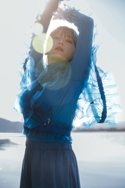 『宇野実彩子（AAA）メモリアルブック（タイトル仮）』撮影＝曽根将樹　（C）KADOKAWA