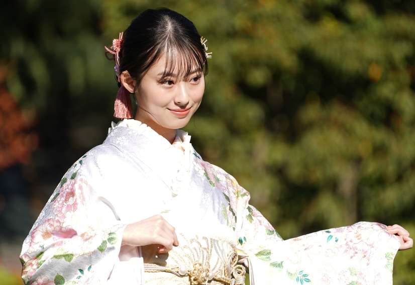井本彩花【写真：竹内みちまろ】