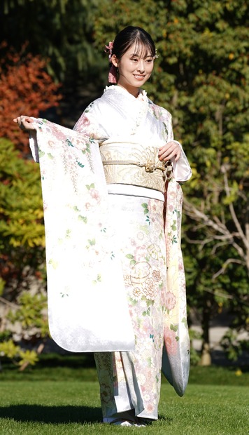 井本彩花【写真：竹内みちまろ】