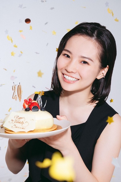 新谷ゆづみ2024カレンダー