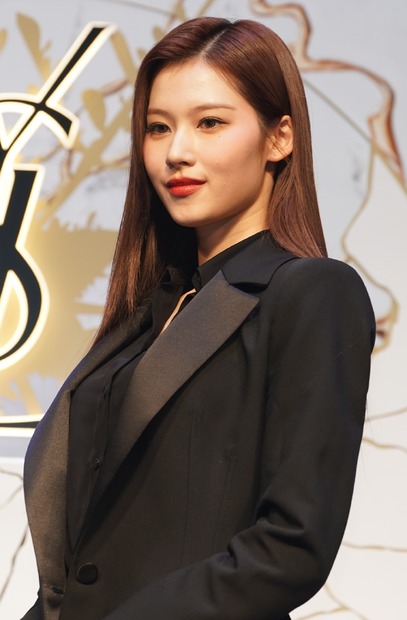 TWICEのSANA【写真：竹内みちまろ】
