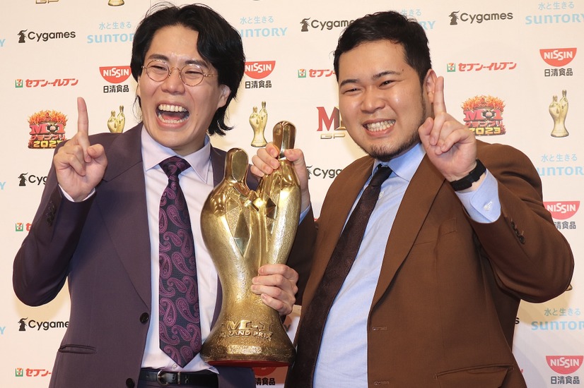 令和ロマン（高比良くるま、松井ケムリ）【撮影：浜瀬将樹】