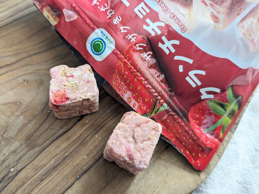 ザクザクきわだつクランチチョコ いちご味：撮影　渡邉