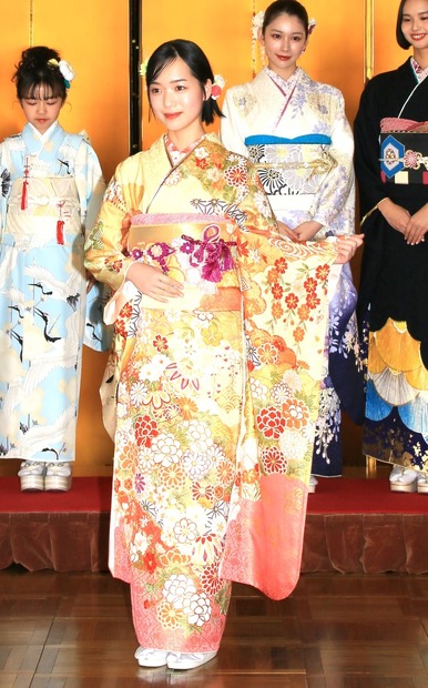 早瀬憩／衣装協力：一蔵、京都丸紅【撮影：小宮山あきの】