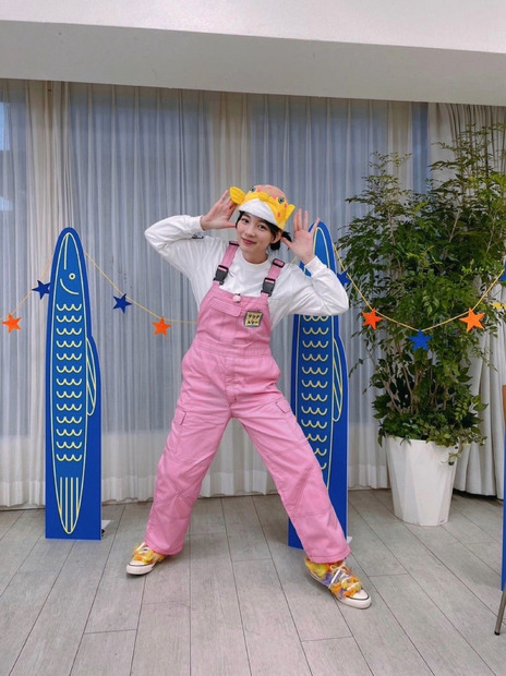 のん、さかなクンと“おそろコーデ”2ショット公開に歓喜の声