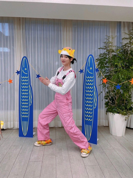 のん、さかなクンと“おそろコーデ”2ショット公開に歓喜の声