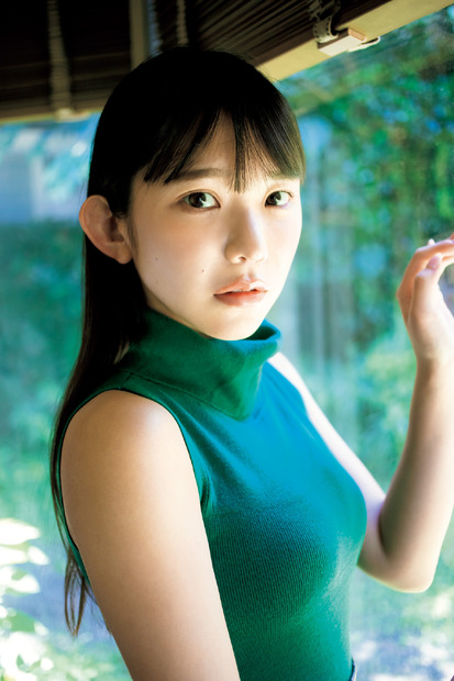 長澤茉里奈撮影/桑島智輝 ・ヘアメイク/円谷歩美 ・スタイリング/米丸友子