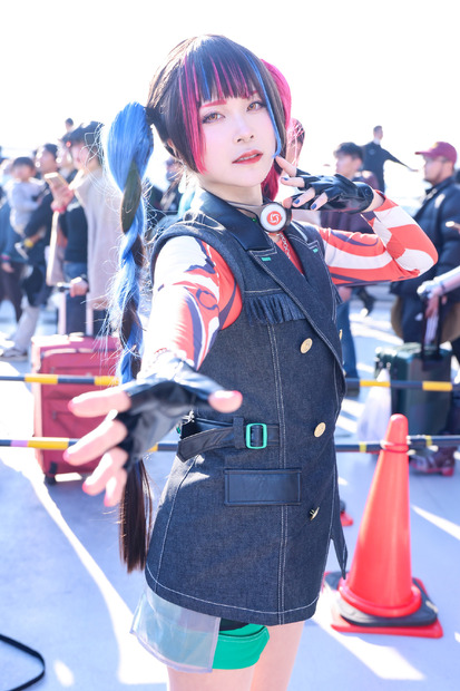倉地那侑