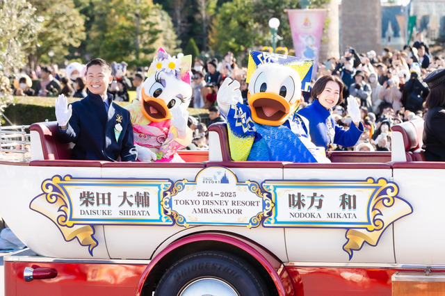 和服姿のミッキーが新年のごあいさつ！新アンバサダーも就任お披露目
