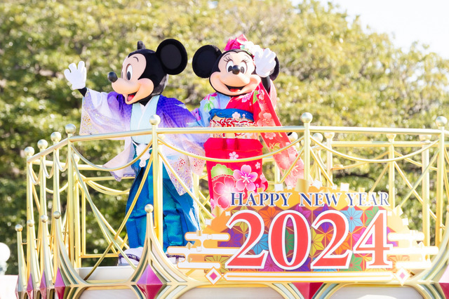 和服姿のミッキーが新年のごあいさつ！新アンバサダーも就任お披露目