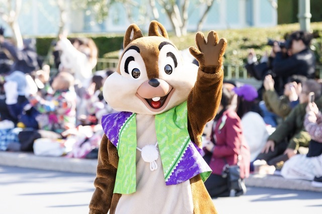 和服姿のミッキーが新年のごあいさつ！新アンバサダーも就任お披露目