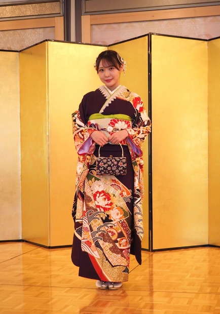 浅井裕華(チームE）衣装協力：株式会社清水屋【撮影：山田】