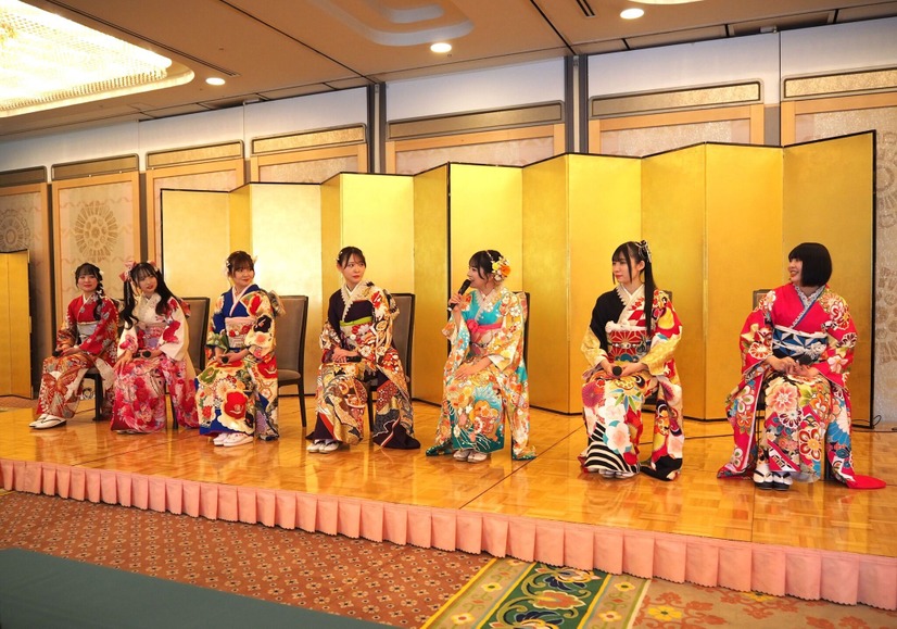 「大福世代」について話すメンバーたち。衣装協力：株式会社清水屋【撮影：山田】