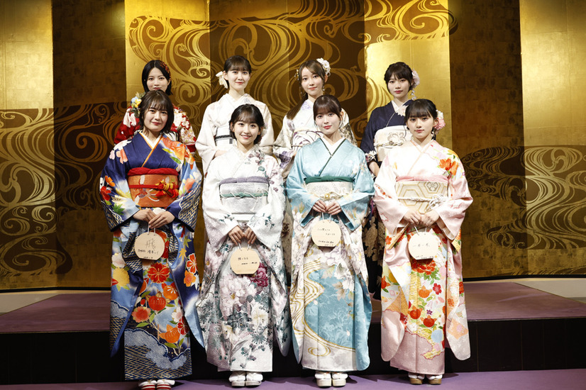 乃木坂46、メンバー8人が乃木神社で成人式！