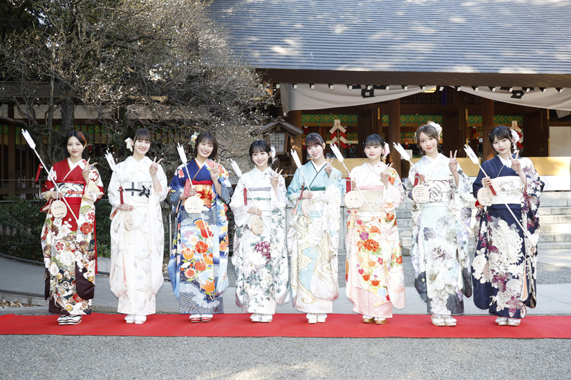 乃木坂46、メンバー8人が乃木神社で成人式！