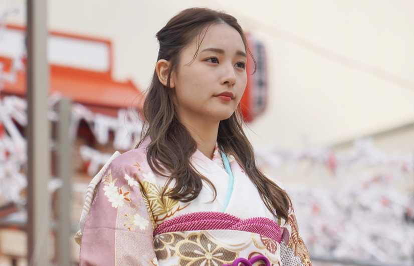 浅川梨奈【写真：竹内みちまろ】