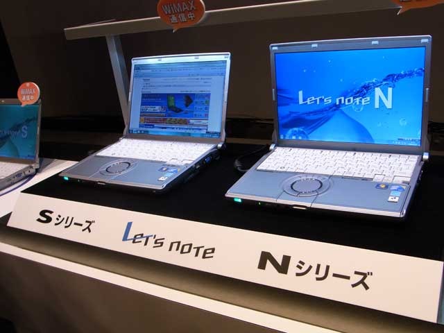 会場に並べられたS8（左）とN8（右）シリーズ