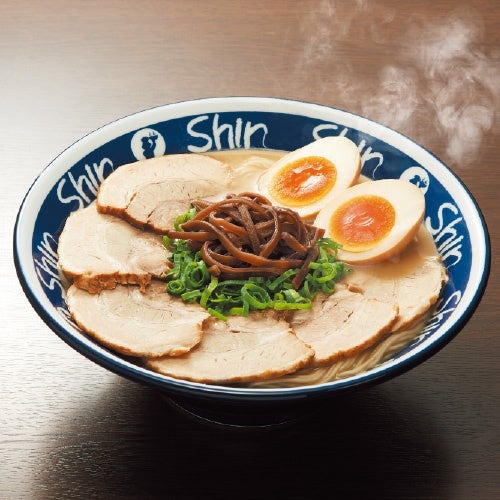 シンプルな細麺に飲み干したくなるほどの豚骨スープ！【福岡県 博多らーめんShin- Shin】
