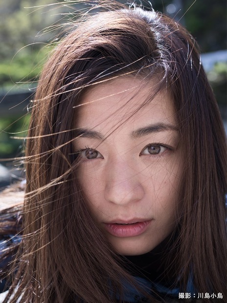 尾野真千子、NHK朝ドラ『虎に翼』語り決定に「マイクの前に立った瞬間、緊張して文字が歪みました」