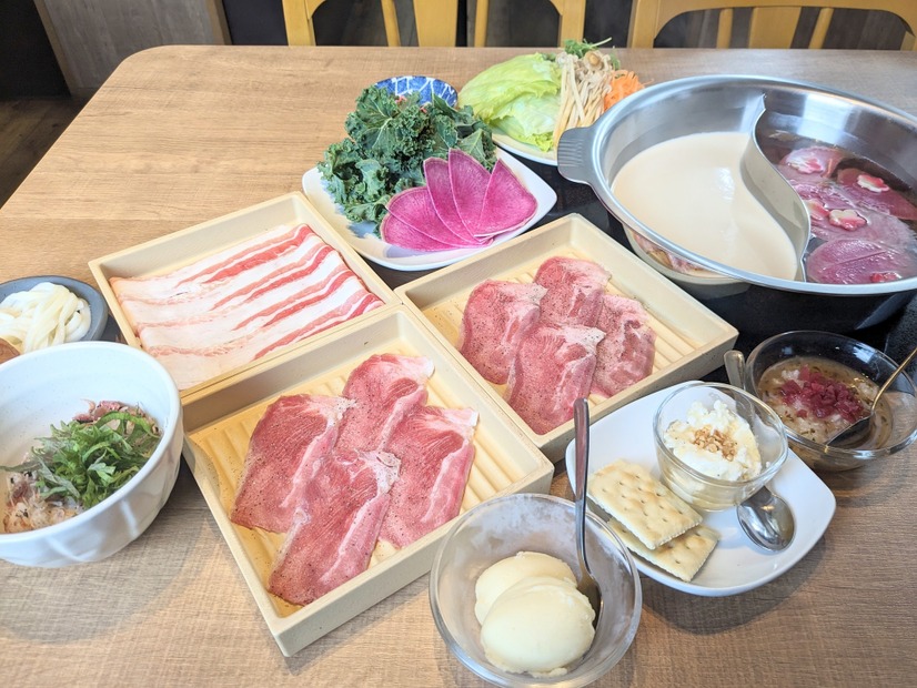 温野菜の梅たんしゃぶ　撮影:渡邉