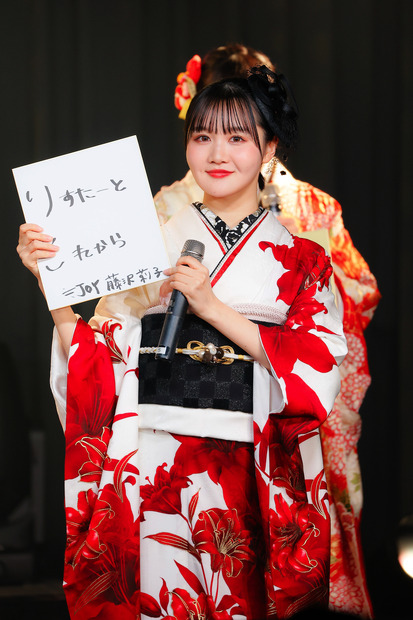 ＝LOVE、≠ME、≒JOYが合同成人式！振袖姿の成人式メンバーが「あいうえお作文」で成人の抱負も