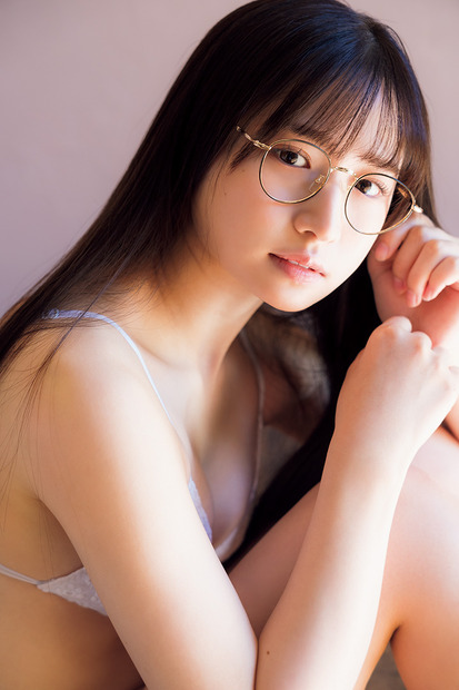 あざとカワイイ文学少女、脱いだらスゴい？！貝賀琴莉が魅せる抜群のギャップ