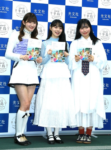 アンジュルム（上國料萌衣、川村文乃、伊勢鈴蘭）【撮影：小宮山あきの】