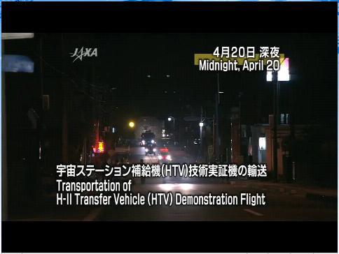 ものものしい警備のなか深夜運搬される