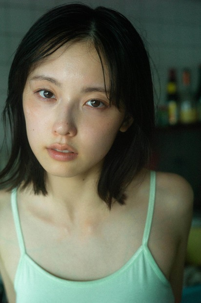 「加藤小夏 写真集 二日月」（東京ニュース通信社刊）　撮影／細居幸次郎