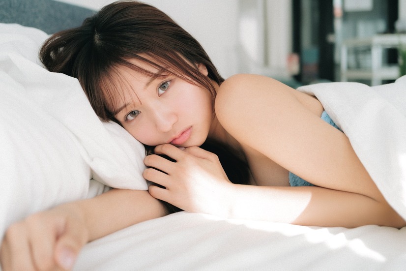森脇梨々夏、初ソログラビアで純白水着姿に！