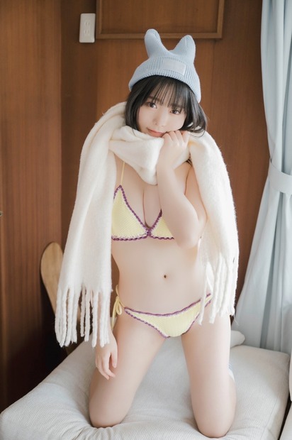 高鶴桃羽のグラビアカット