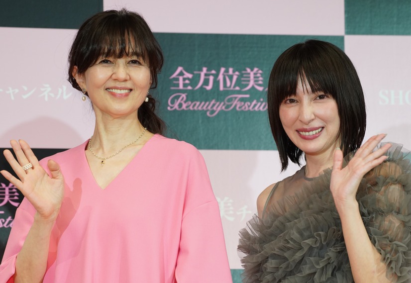 石野真子、奥菜恵【写真：竹内みちまろ】