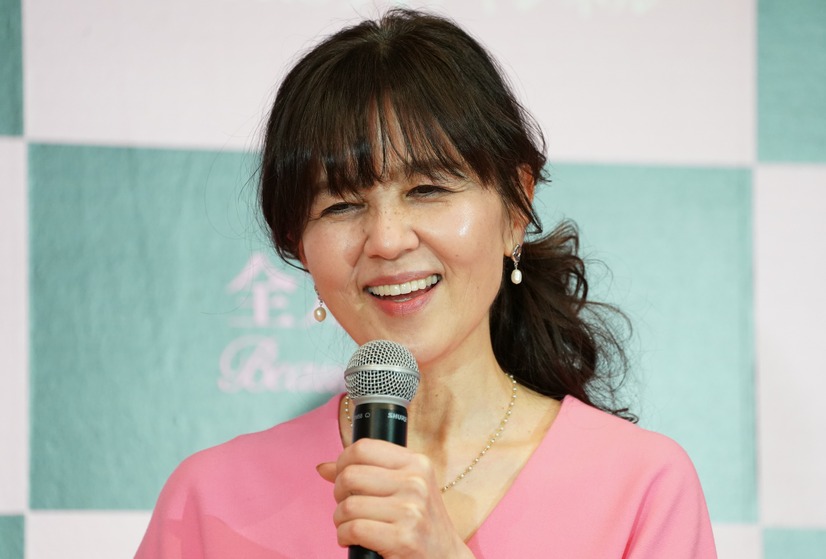 石野真子【写真：竹内みちまろ】