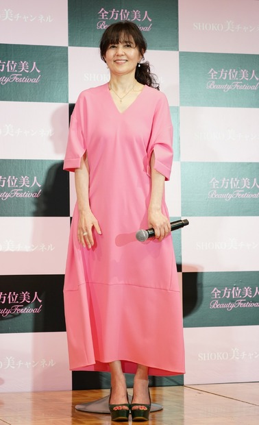 石野真子【写真：竹内みちまろ】