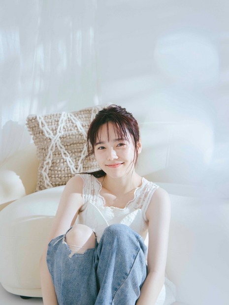 島崎遥香、初のエッセイ本発売　32ページの撮り下ろしショットも掲載