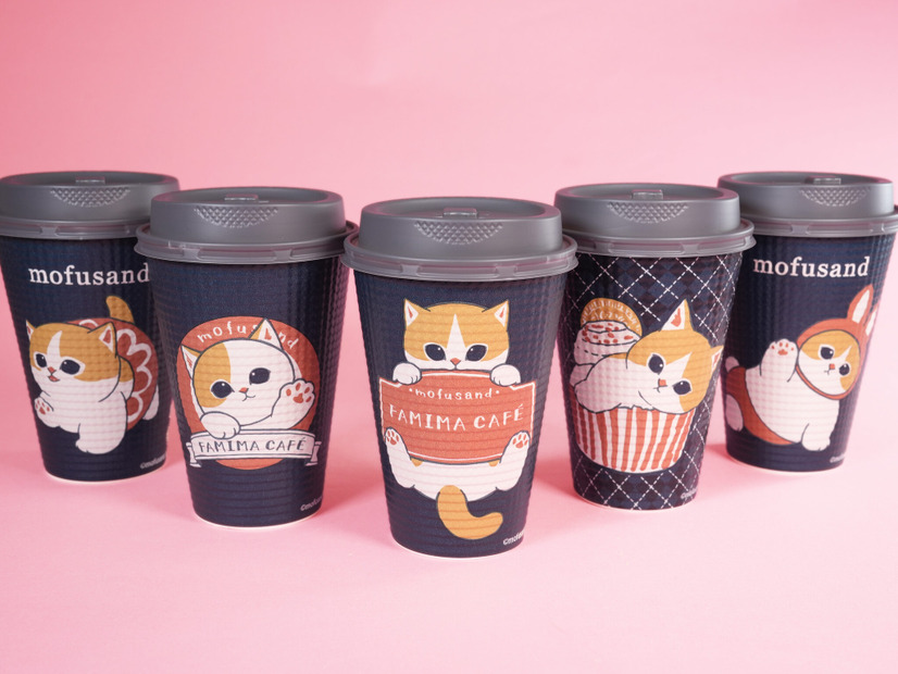 「『FAMIMA CAFÉ』ブレンドM・カフェラテL（コラボカップ）」（220円）