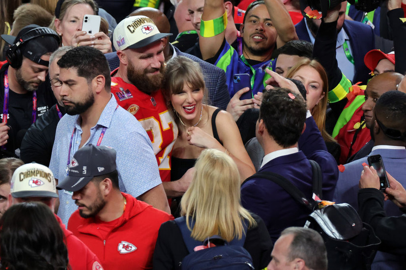 テイラー・スウィフトとトラビス・ケルジー選手 (Photo by Ethan Miller/Getty Images)