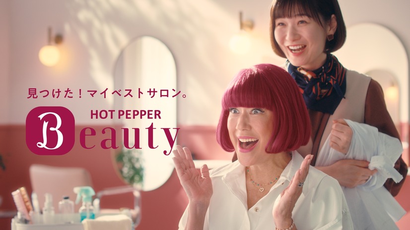 中条あやみ、新CMはオレンジパーカー姿でリラックス　LiLiCoは大胆ボブヘアを初披露