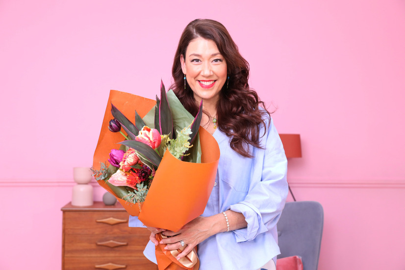 中条あやみ、新CMはオレンジパーカー姿でリラックス　LiLiCoは大胆ボブヘアを初披露