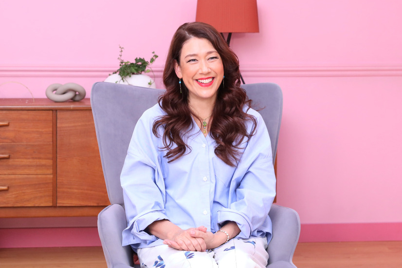 中条あやみ、新CMはオレンジパーカー姿でリラックス　LiLiCoは大胆ボブヘアを初披露
