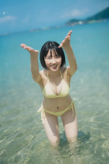 甲斐心愛 1st 写真集 心の空 (C)KADOKAWA