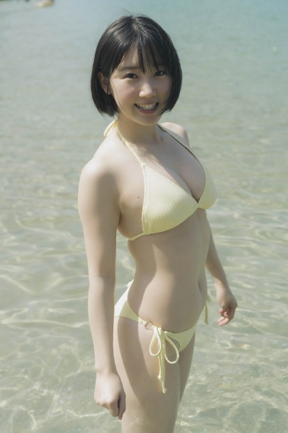 甲斐心愛 1st 写真集 心の空 (C)KADOKAWA
