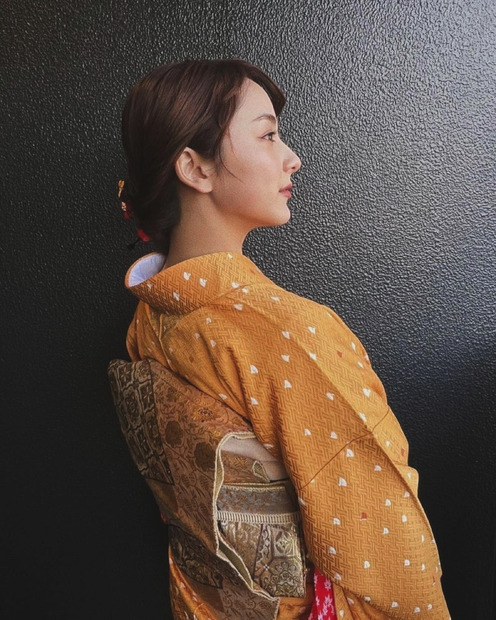 平祐奈、和服姿を披露！自身のお宮参りで母が着用