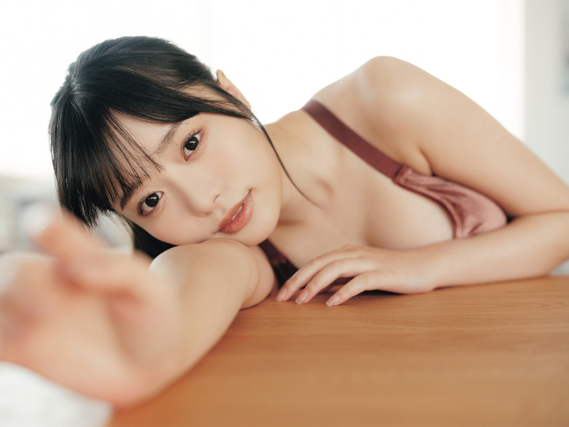 高鶴桃羽　誌面カット
