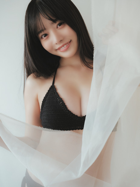 高鶴桃羽　誌面カット